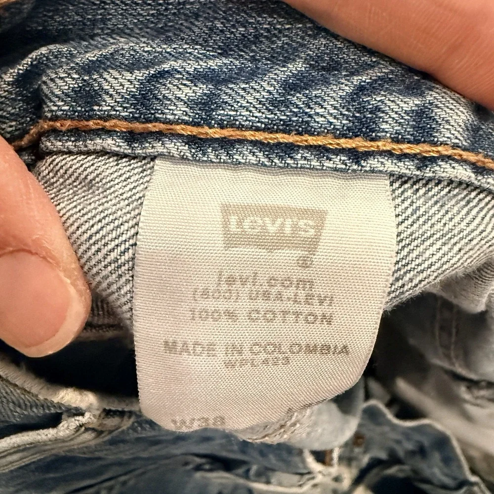 Vintage Levi's 501 Light Wash Jeans W38 L32 - Factory 589 (Colombia)